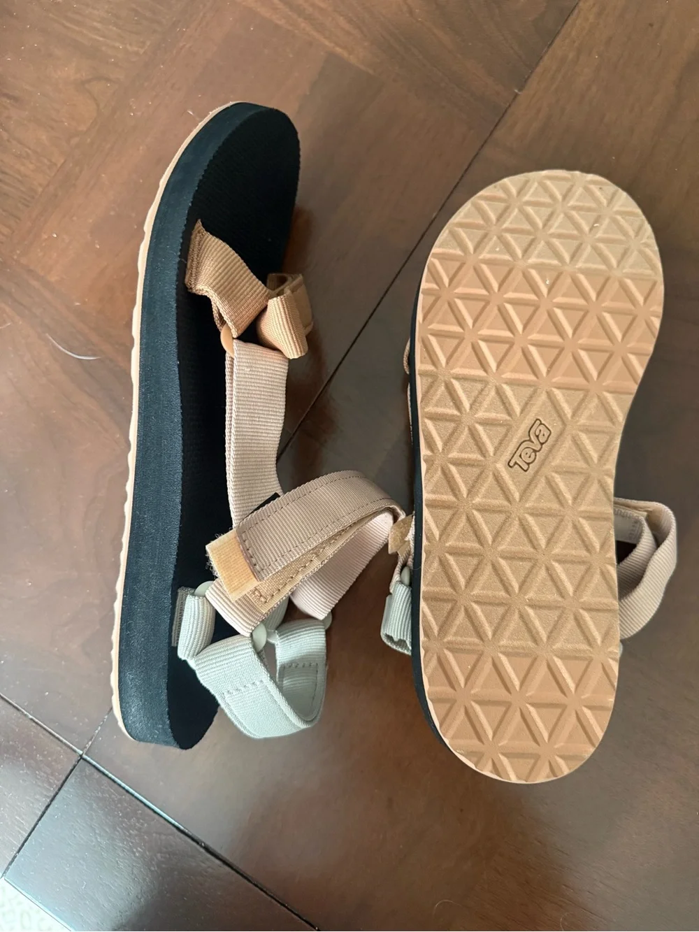 Teva Women's NWOT Multi-Tone Strappy Sandal in Tan, Blush and Brown